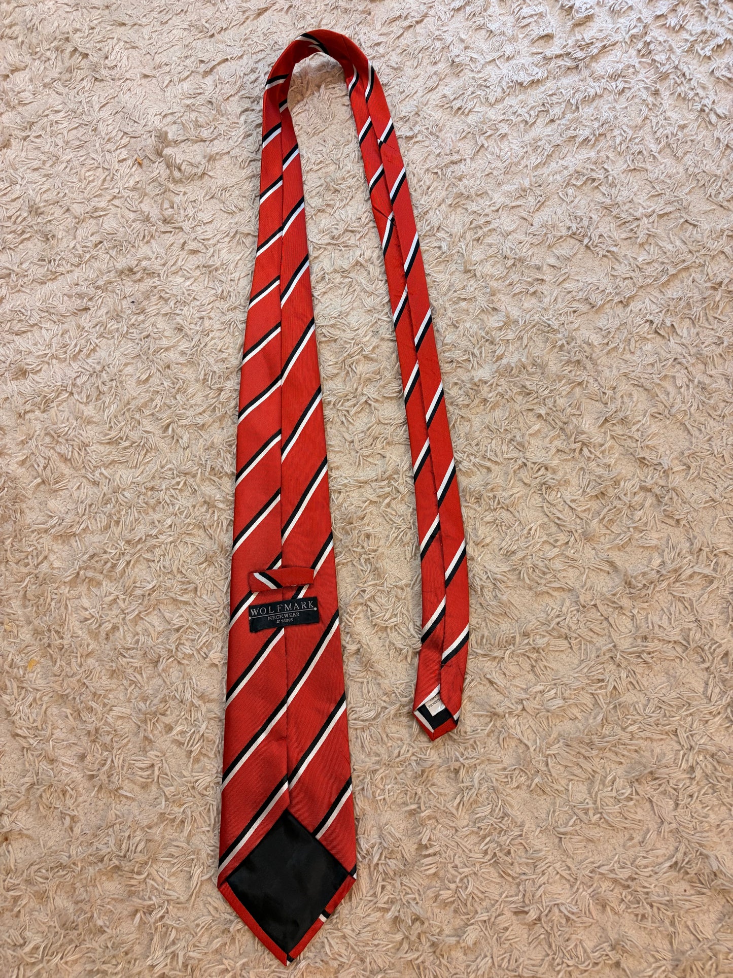 Cravate Wolfmark Neckwear Rouge Vif Rayures Diagonales Noir/Blanc 100% Polyester Style Regimental – Homme