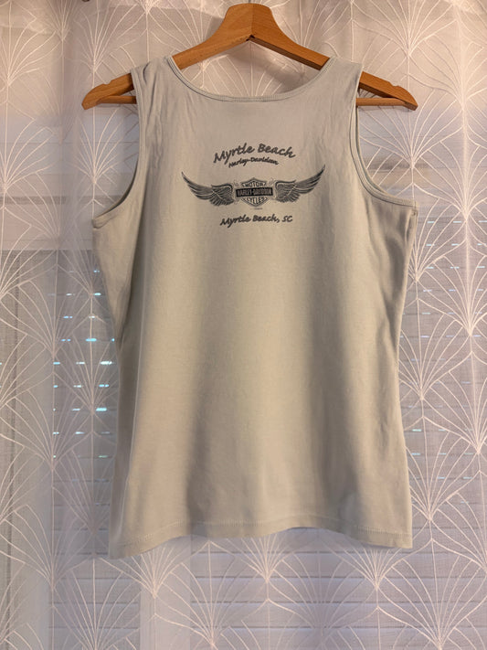 Débardeur Harley-Davidson Vintage 2008 Beige Sable Paillettes Argentées/Vertes Dos Ailes Myrtle Beach South Carolina 100% Coton Made in USA – Femme – Taille L