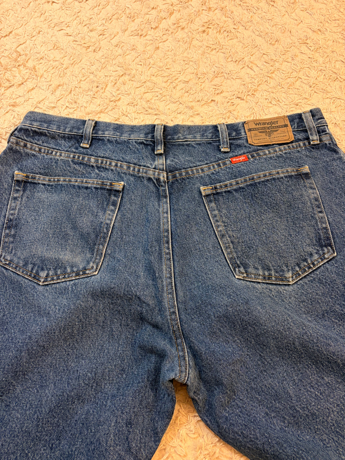 Jean Wrangler Premium Quality Regular Fit Bleu Moyen Délavé 100% Coton W40/L30 (FR 48-50) – Homme Grande Taille – Très Bon état