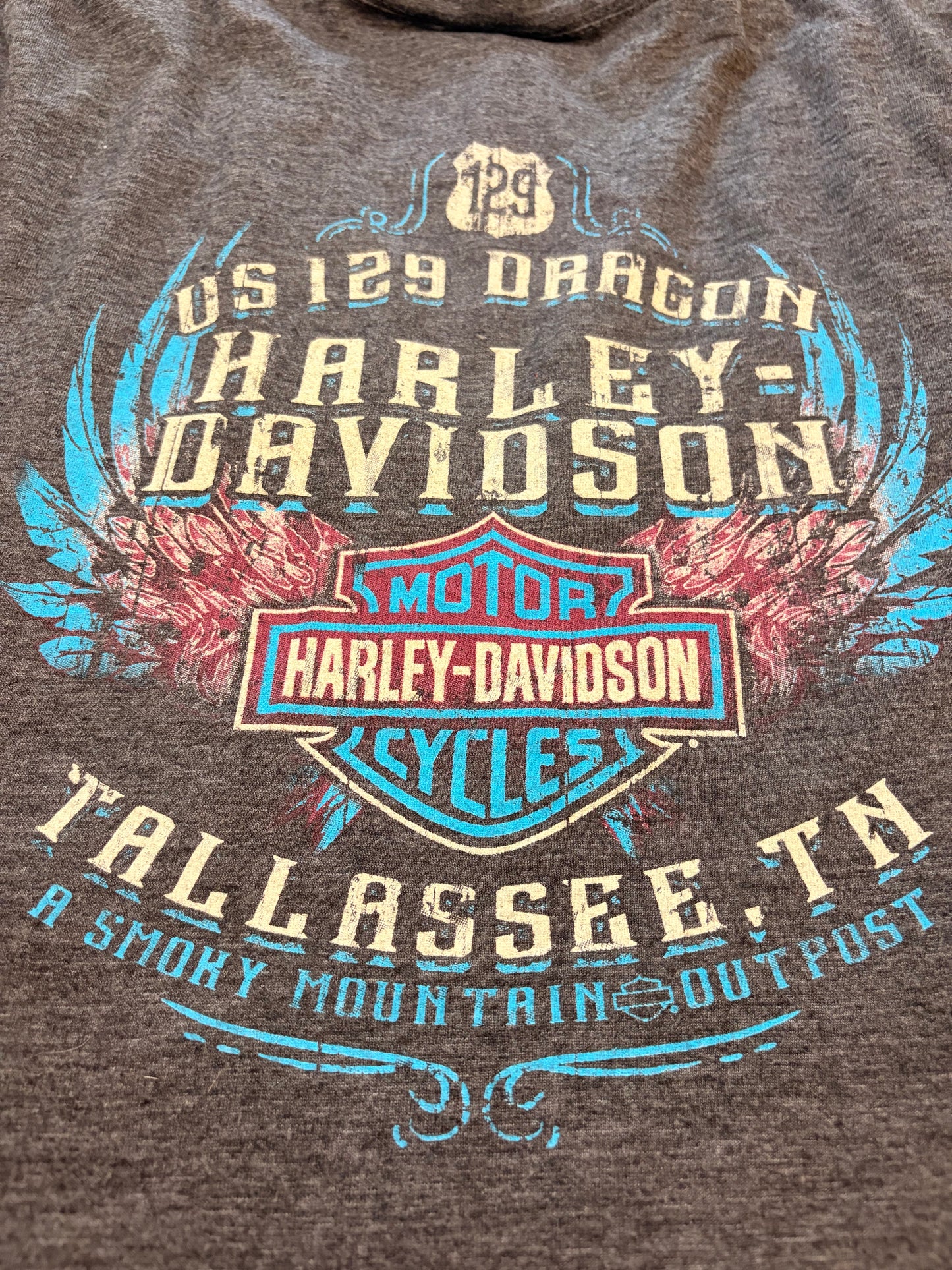 T-shirt Harley-Davidson US 129 Tail of the Dragon Tallassee Tennessee Gris Anthracite Chiné Ailes Bleu Turquoise Effet Vintage 65% Polyester – Femme – Taille S