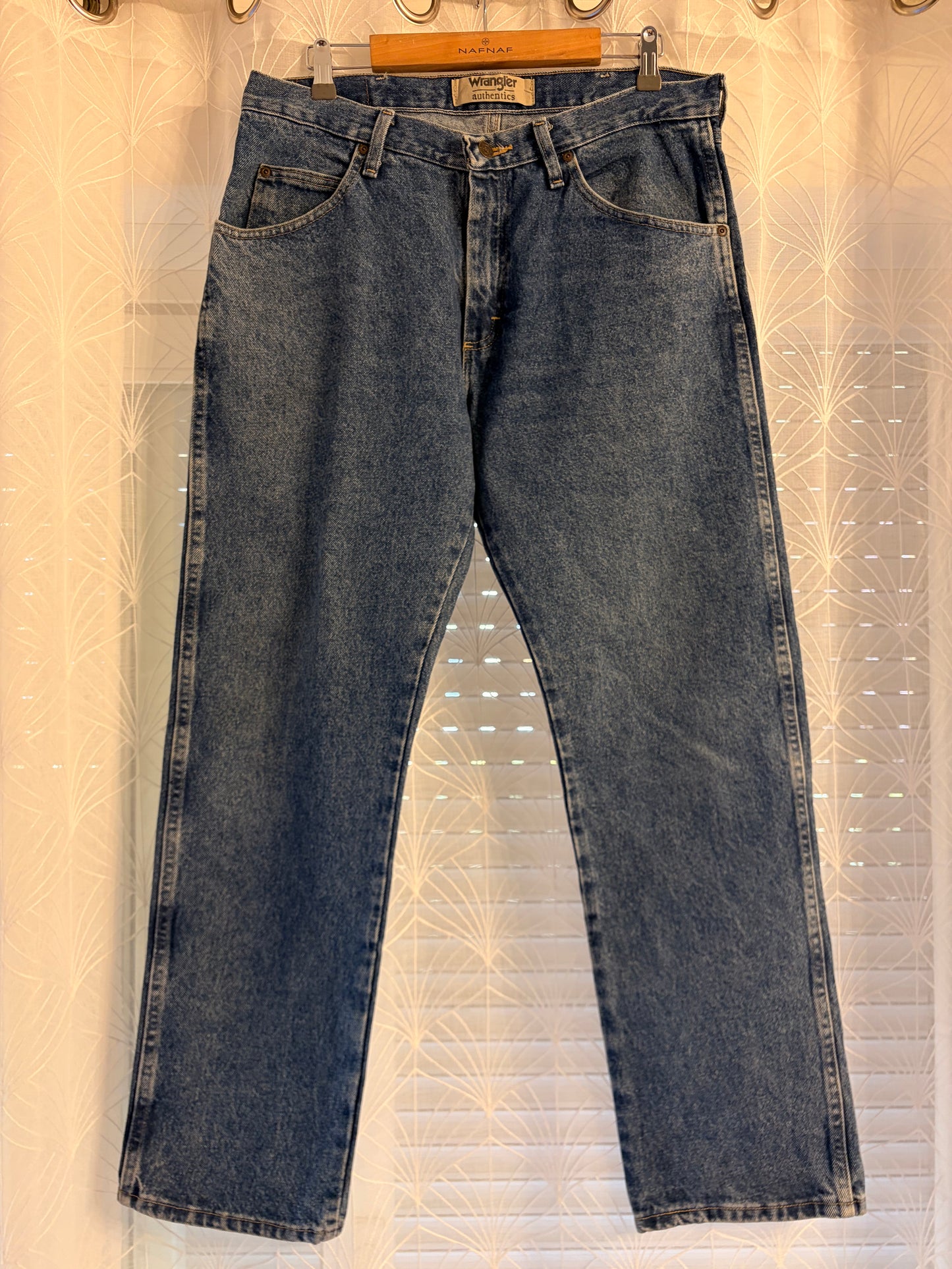 Jean Wrangler Authentics Regular Straight Bleu Moyen Stonewash 100% Coton W34/L30 Patch Arrière – Homme – Taille 44