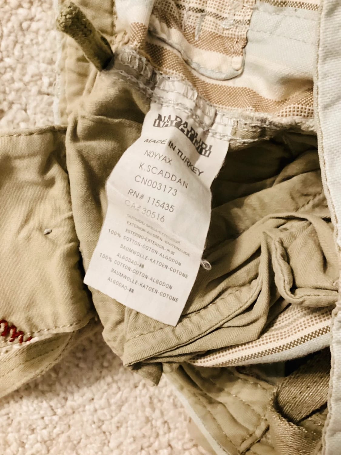 Short Napapijri 8A en très bon état pour garçon bleu marron