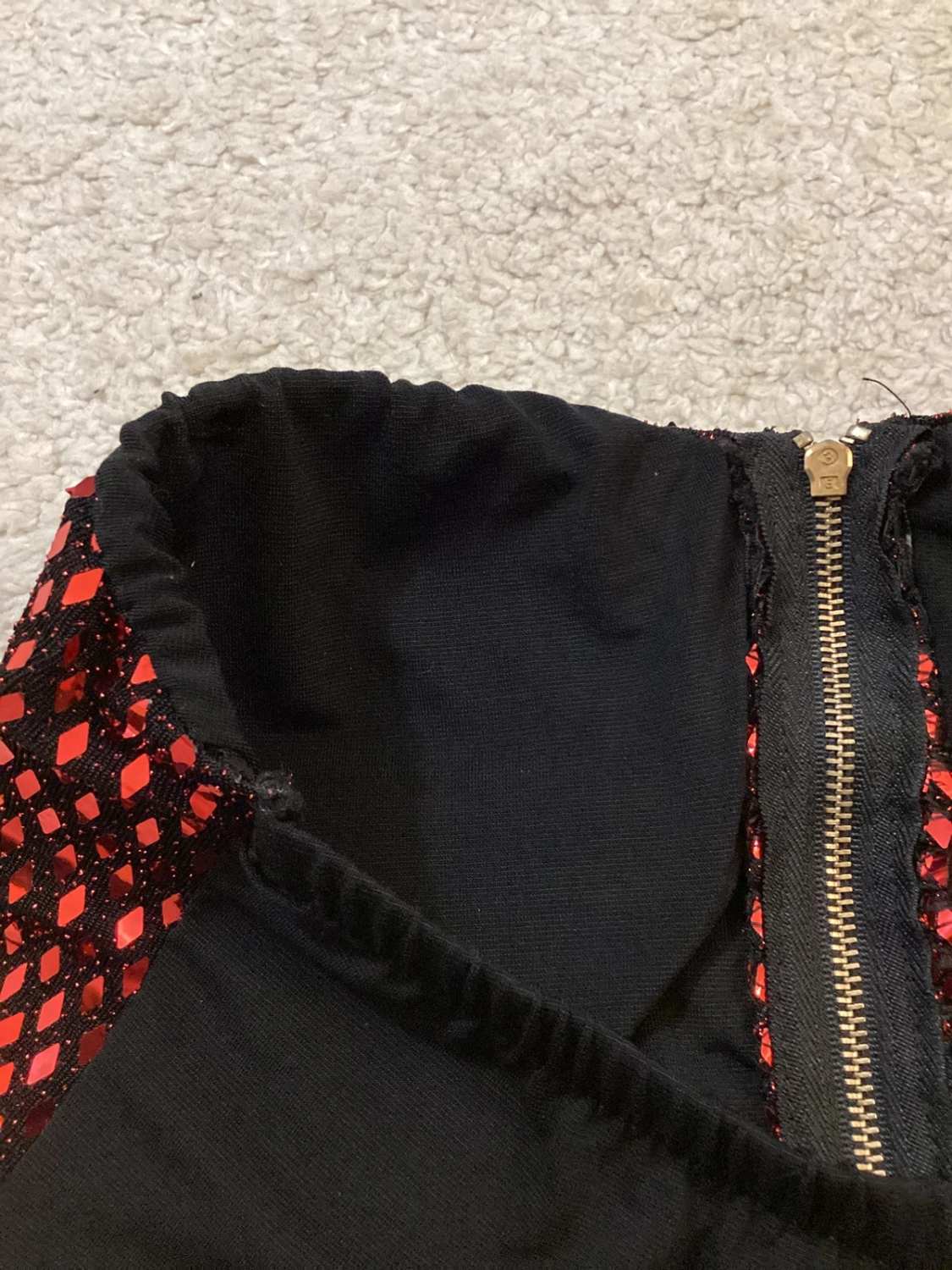 🖤🔴 Top Épaule Dénudée - Noir/Rouge - Taille S - Polyester/Elastane