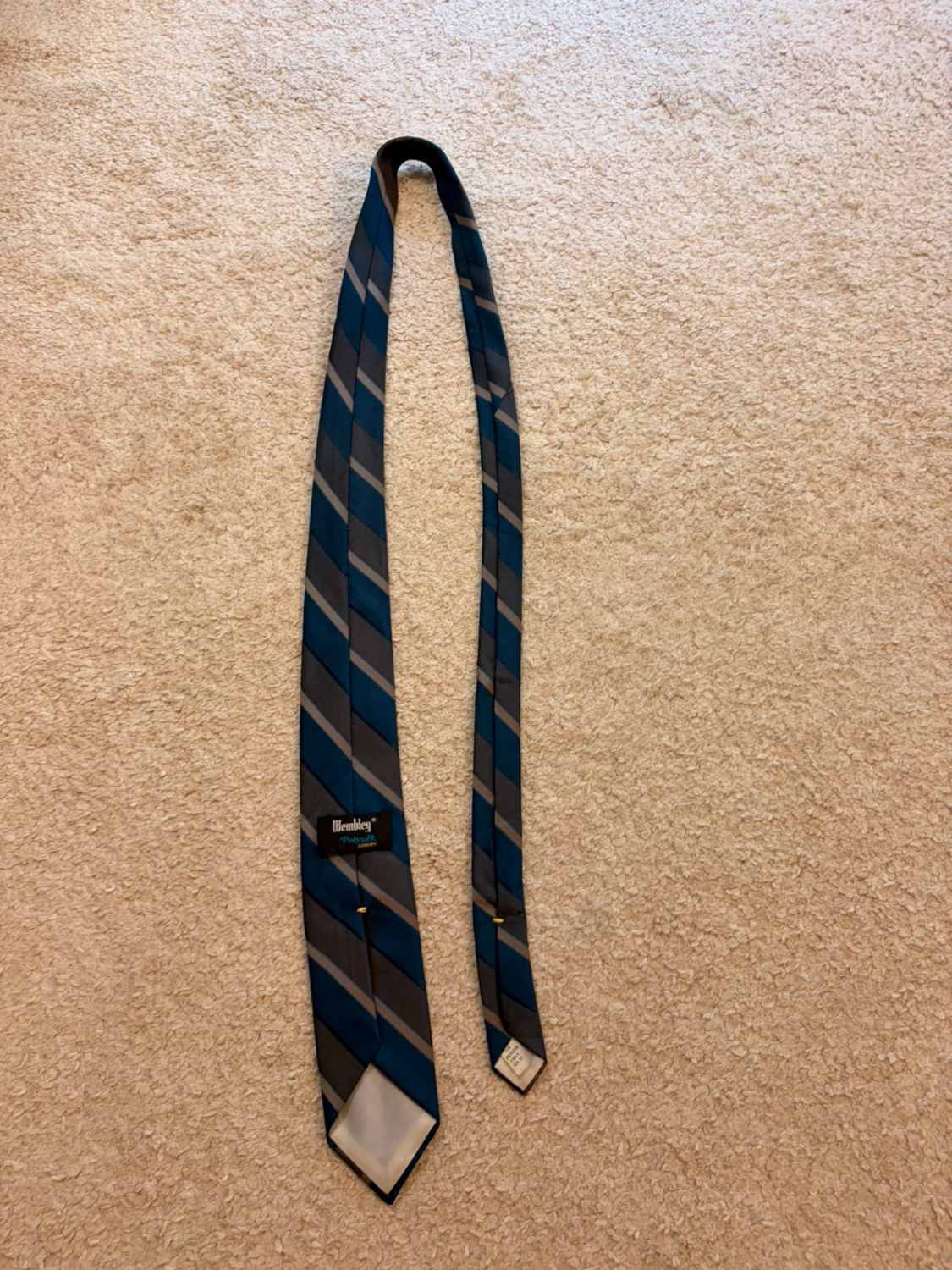 👔 Cravate Wembley - Rayures Bleu/Gris/Beige