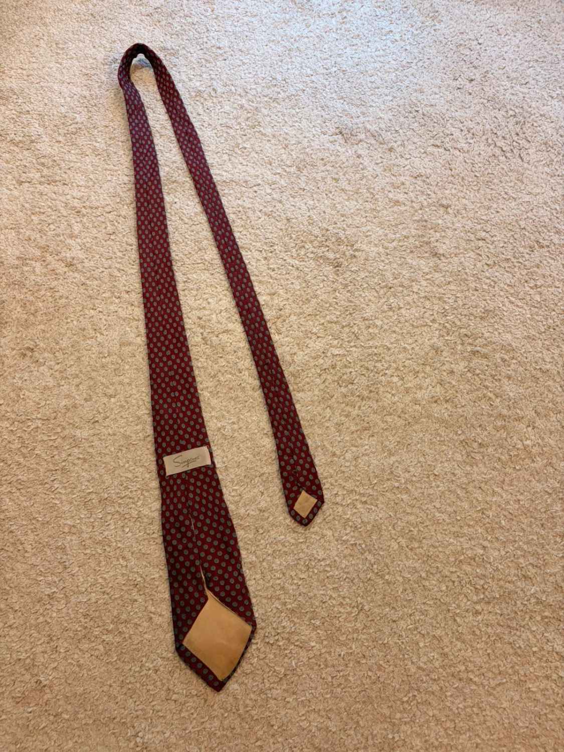 👔 Cravate Simpsons - Bordeaux à motifs