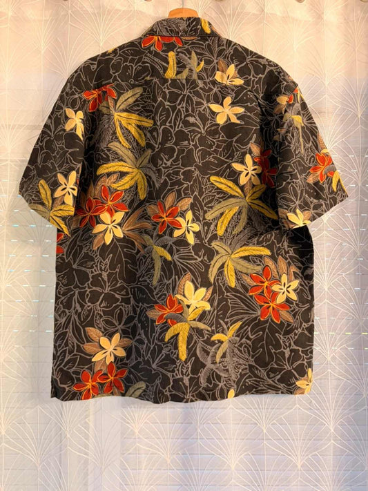 👕 Camisa Columbia con motivos de flores negro y multicolor - S
