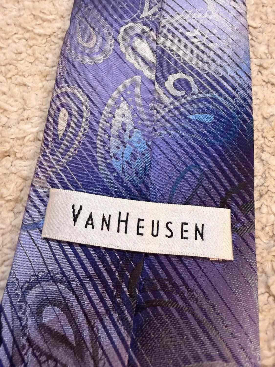 👔 Cravate Van Heusen - Soie - Rayures Violettes