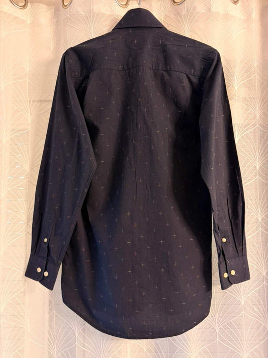 Chemise noire à motifs croix, manches longues, boutons dorés, seconde main