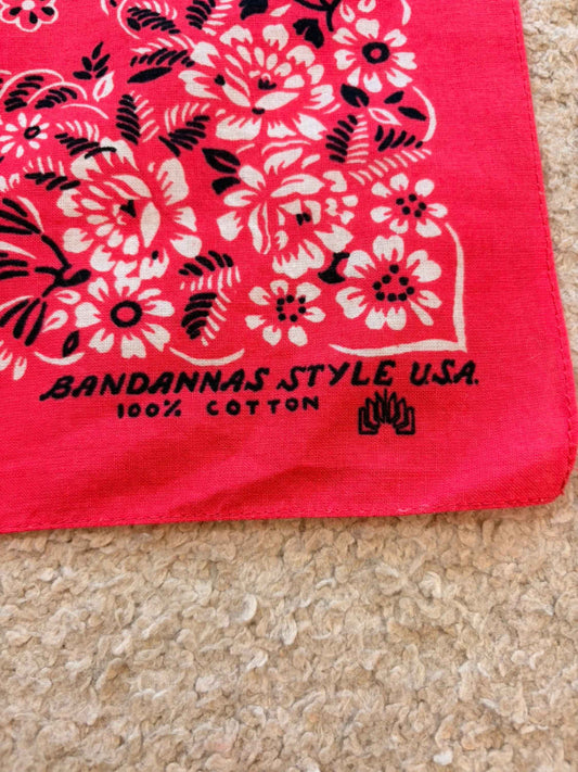 Foulard rouge à motifs floraux blancs et noirs, 100% coton, style USA, seconde main