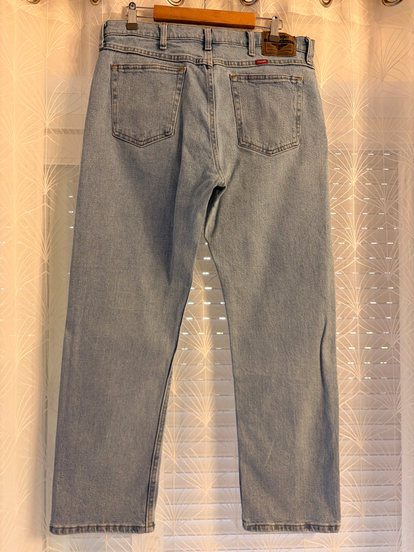 Jean Wrangler Premium Quality Comfort Guaranteed Bleu Clair Délavé Light Wash 99% Coton 1% Élasthanne W36/L30 – Homme – Taille 46