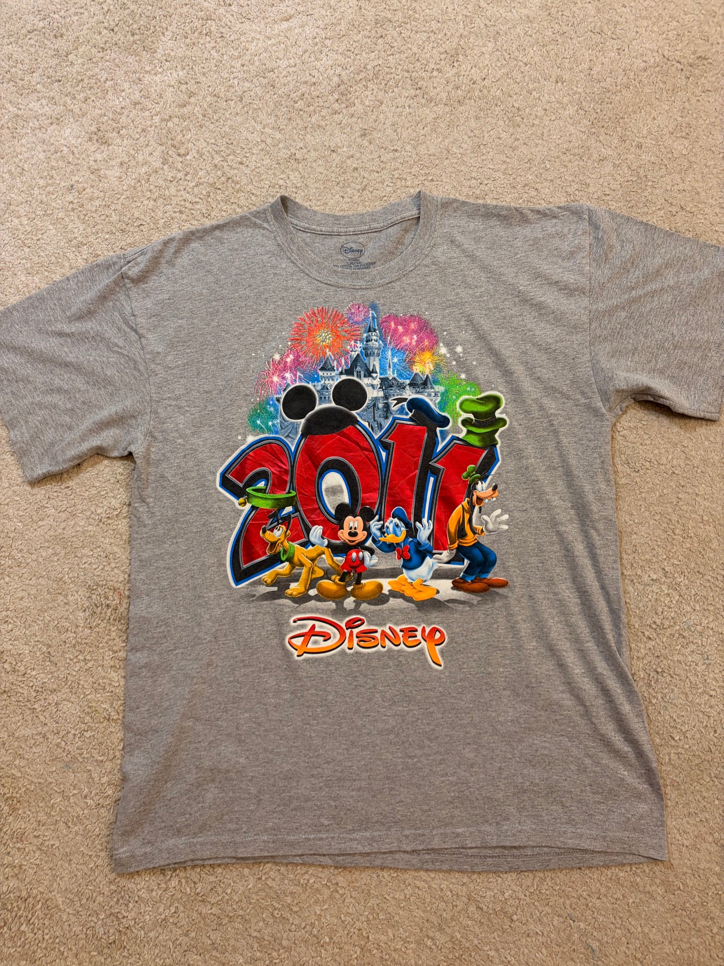 T-shirt Disney Parks 2017 Collector Gris Feu d'Artifice – Taille L | Seconde Main