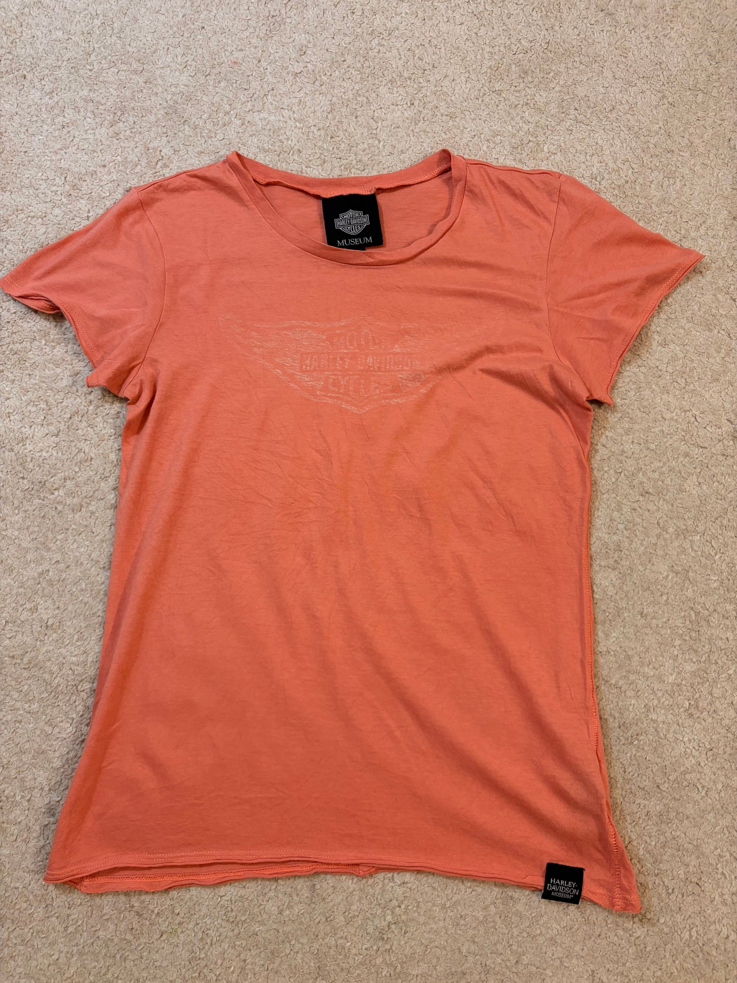 T-shirt Harley-Davidson Museum Corail/Orange Délavé – Femme – Taille S