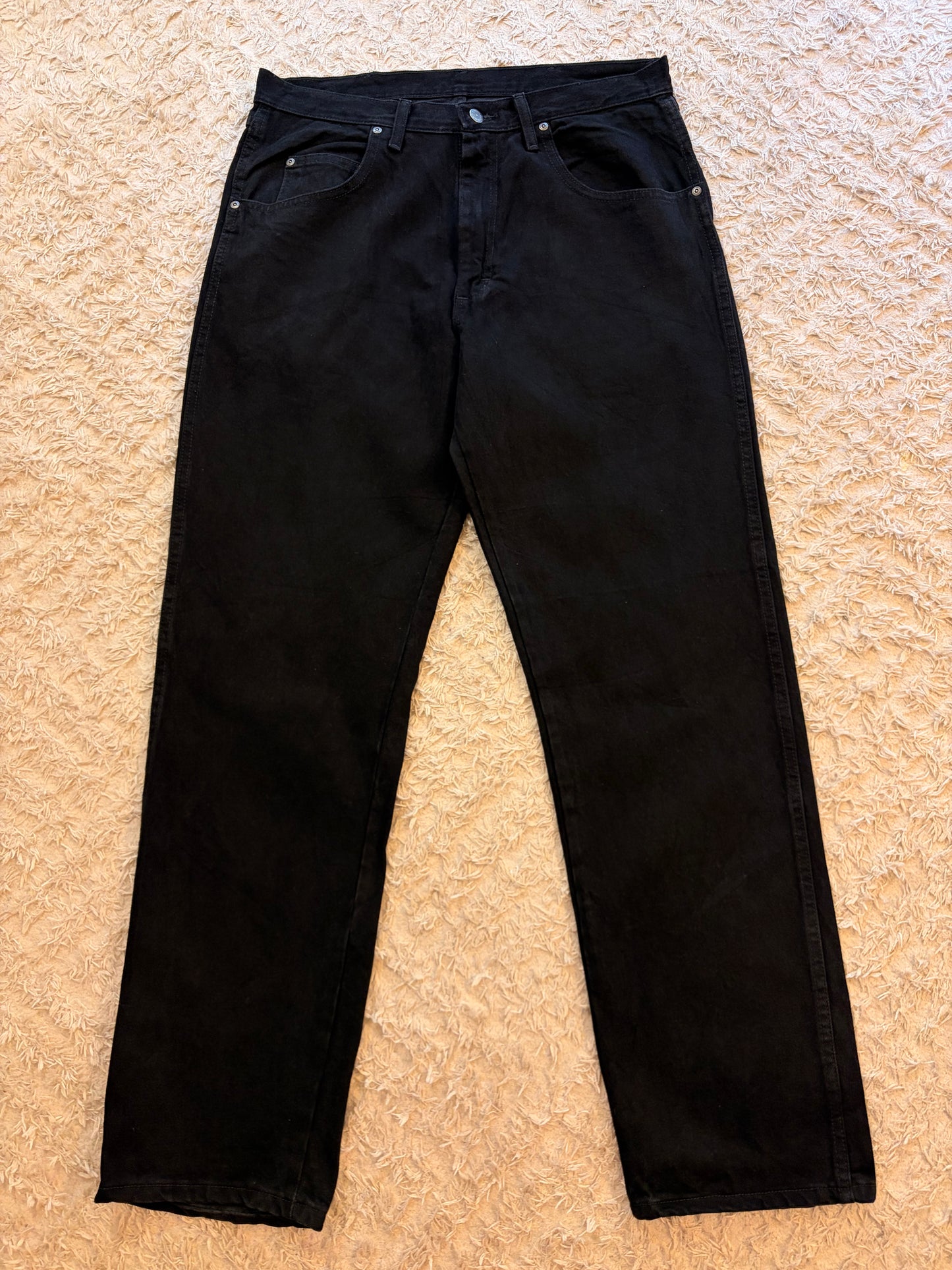 Jean Wrangler Regular Straight Noir Uni 100% Coton Made in Mexico Surpiqûres W W35/L32 – Homme