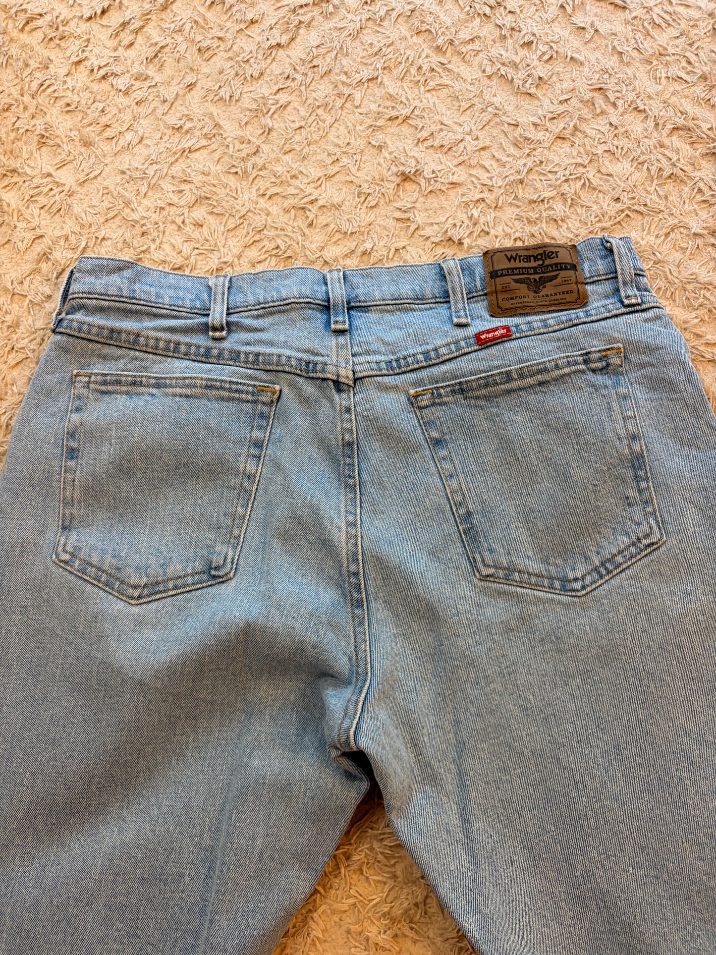 Jean Wrangler Premium Quality Comfort Guaranteed Bleu Clair Délavé Light Wash 99% Coton 1% Élasthanne W36/L30 – Homme – Taille 46