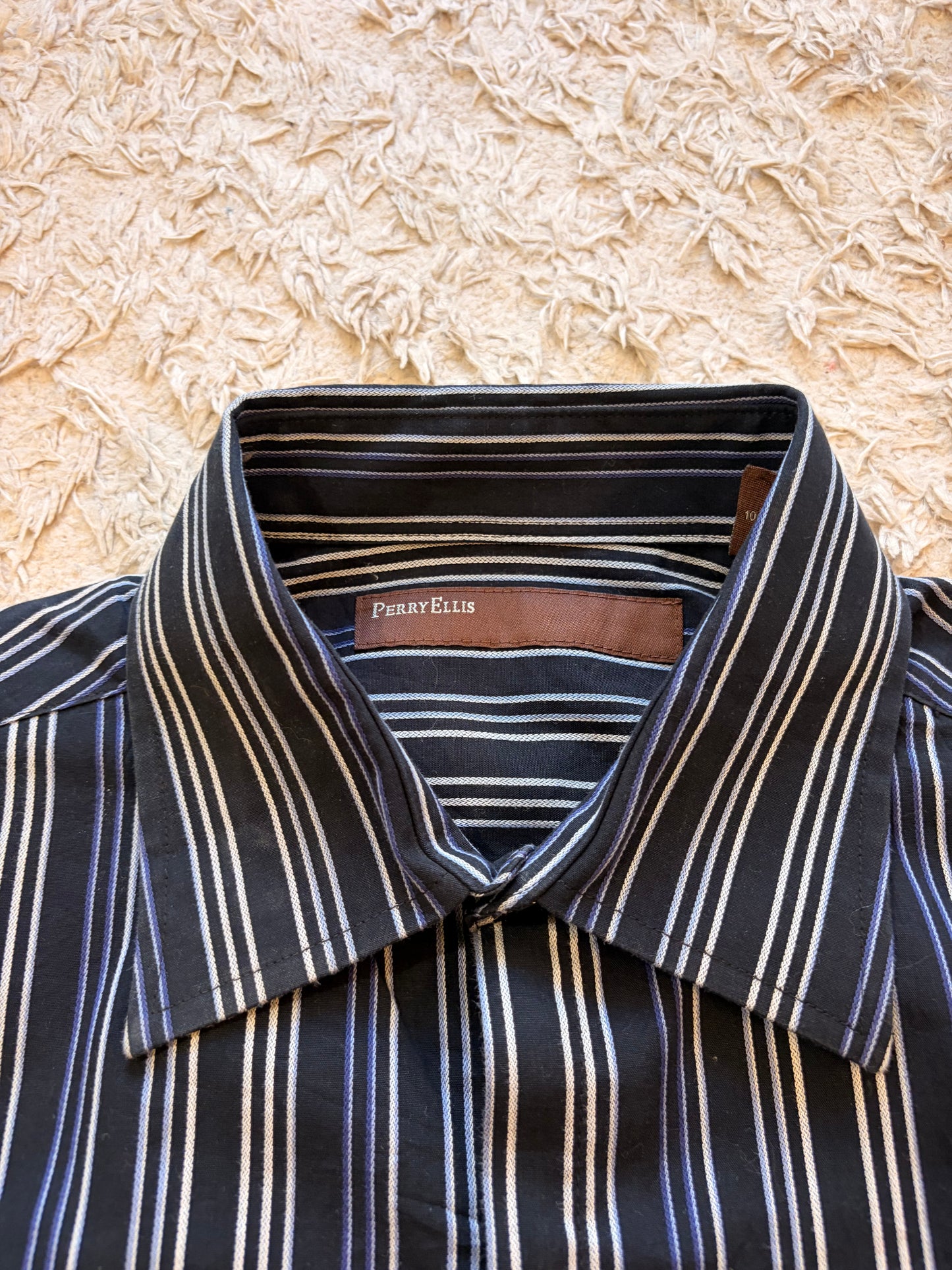 Chemise Perry Ellis Rayures Verticales Fines Noir/Bleu/Violet/Blanc 100% Coton Boutonnière Cachée – Homme – Taille S