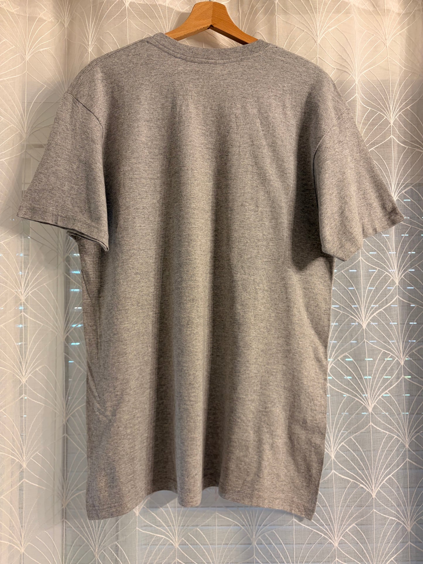 T-shirt Disney Mickey Mouse Noël Bonnet Père Noël Gris Chiné – Mixte – Taille L