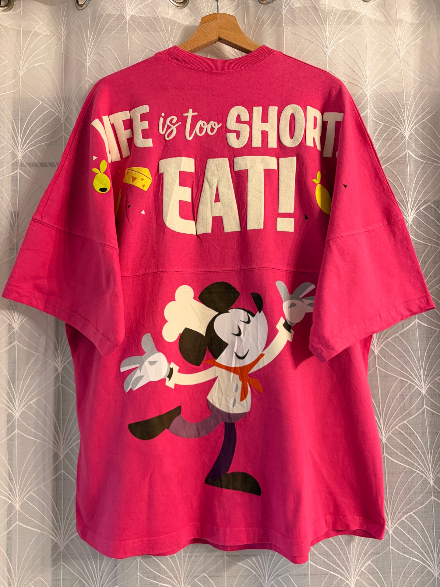 Spirit Jersey Disney Parks EPCOT Food & Wine Festival Mickey Chef Rose Fuchsia – Oversize – Taille M