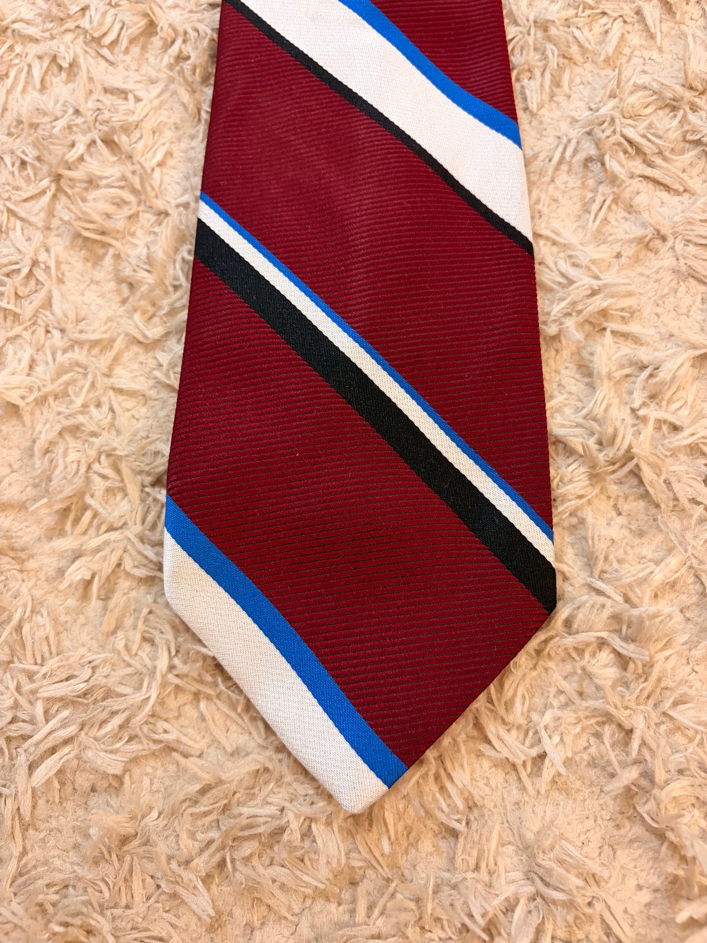 Cravate Wembley Vintage Bordeaux Rayures Diagonales Blanc/Bleu Roi/Noir Doublure Rouge Satinée Ivy League – Homme