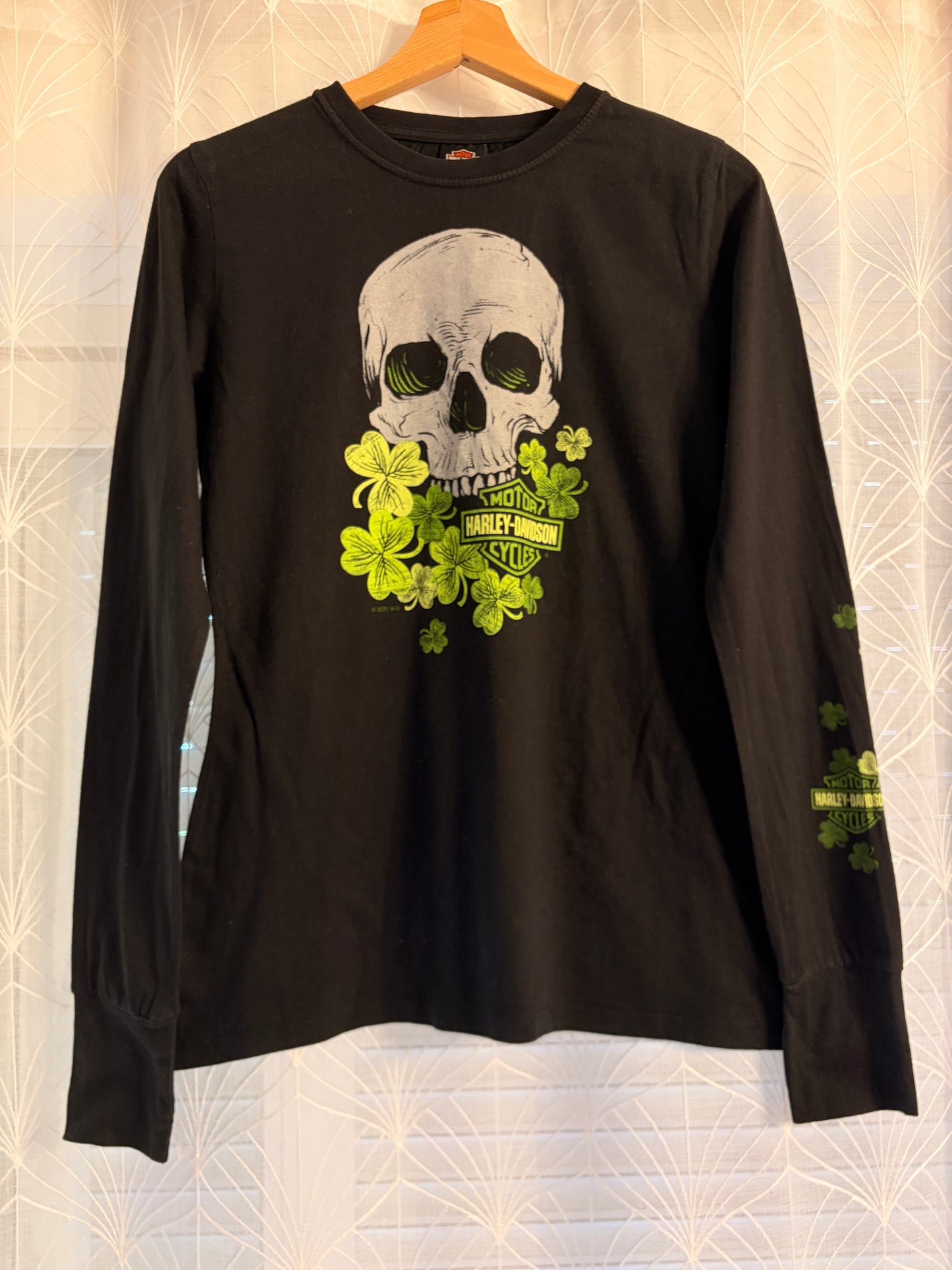 T-shirt Manches Longues Harley-Davidson 2022 Mt. Rainier Seattle Washington Noir Vert Fluo Crâne Trèfles Passes-Pouces 95% Coton Stretch – Femme – Taille M