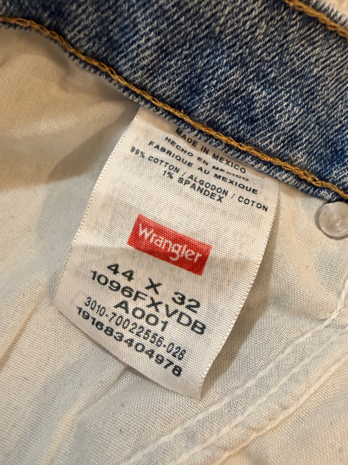 Jean Wrangler Premium Quality Classic Straight Bleu Clair Délavé 99% Coton Spandex W44/L32 (FR 52-54) – Homme Grande Taille – Très Bon état