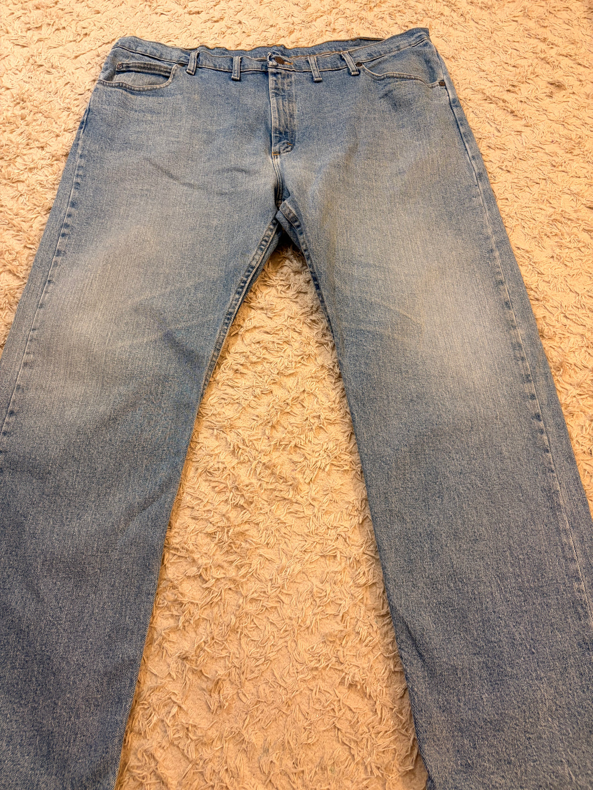 Jean Wrangler Premium Quality Classic Straight Bleu Clair Délavé 99% Coton Spandex W44/L32 (FR 52-54) – Homme Grande Taille – Très Bon état