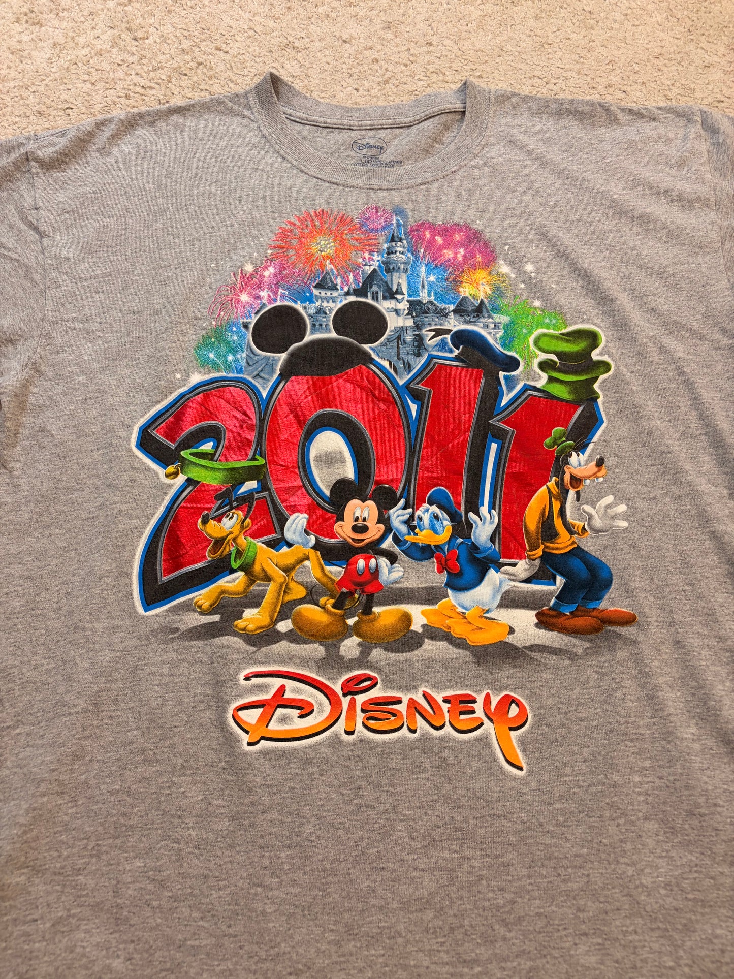 T-shirt Disney Parks 2017 Collector Gris Feu d'Artifice – Taille L | Seconde Main