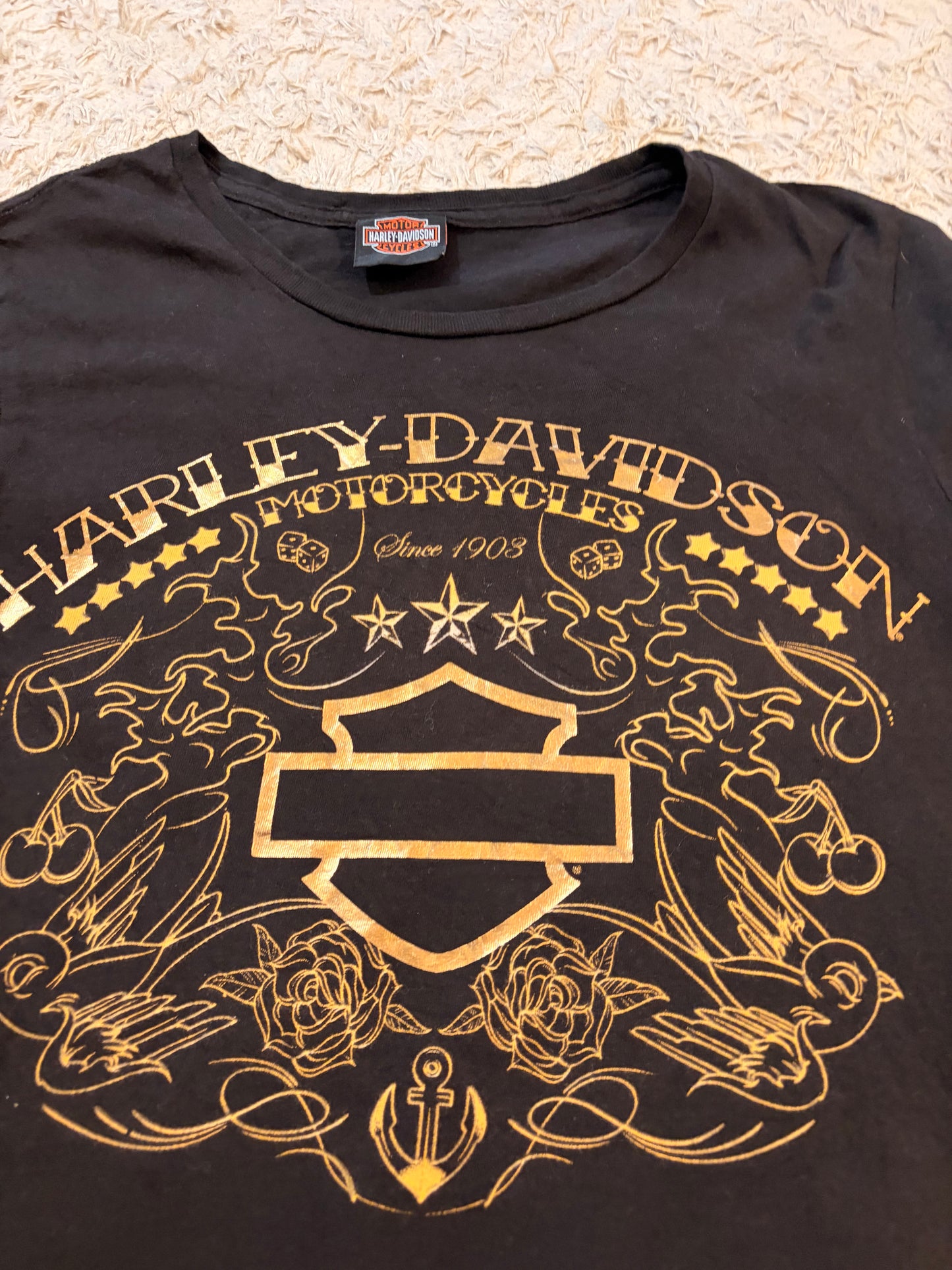 T-shirt Harley-Davidson Bahamas Noir Imprimé Doré Tatouage Roses Ancre Hibiscus 100% Coton – Unisexe – Taille XL