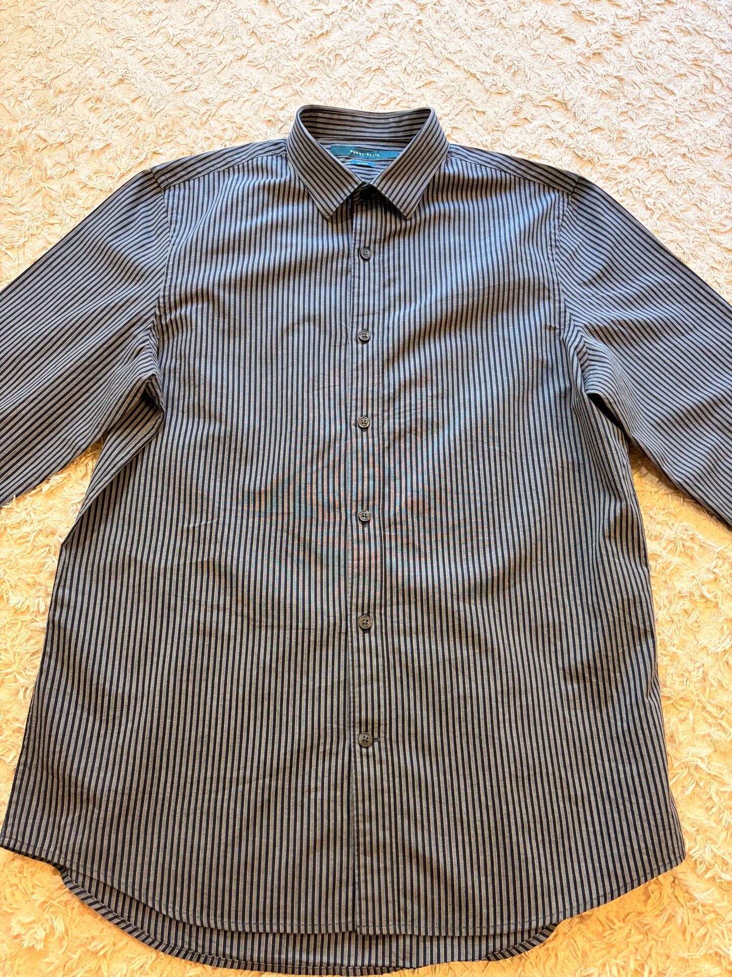 Chemise Perry Ellis Slim Fit Rayures Fines Bleu Marine/Gris Anthracite/Beige Doré 100% Coton Manches Longues – Homme – Taille M