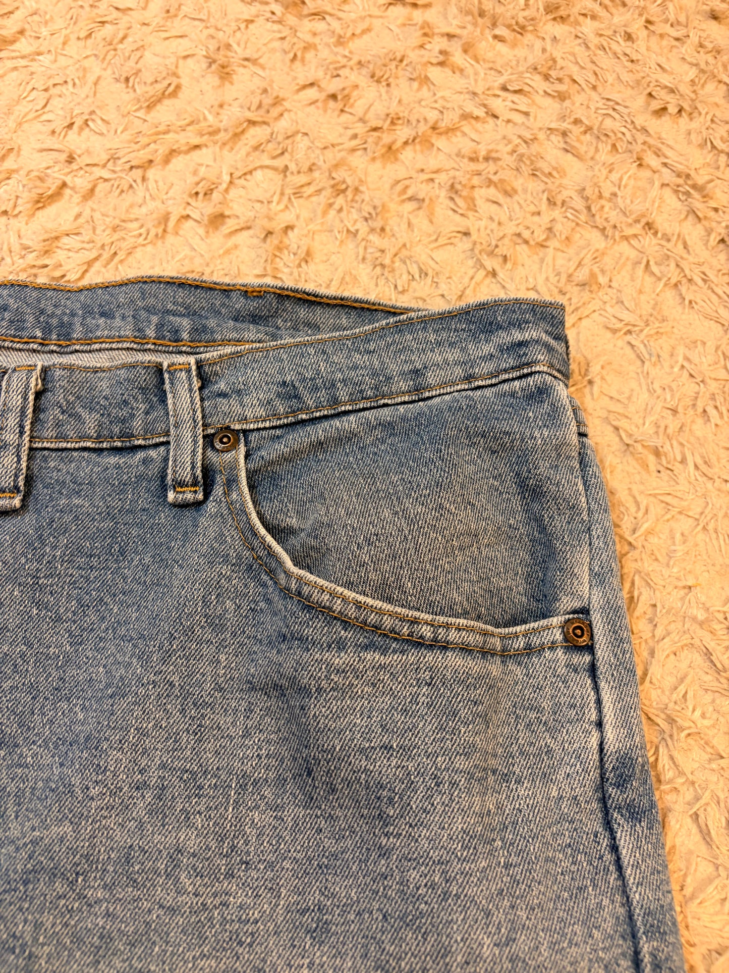 Jean Wrangler Premium Quality Classic Straight Bleu Clair Délavé 99% Coton Spandex W44/L32 (FR 52-54) – Homme Grande Taille – Très Bon état