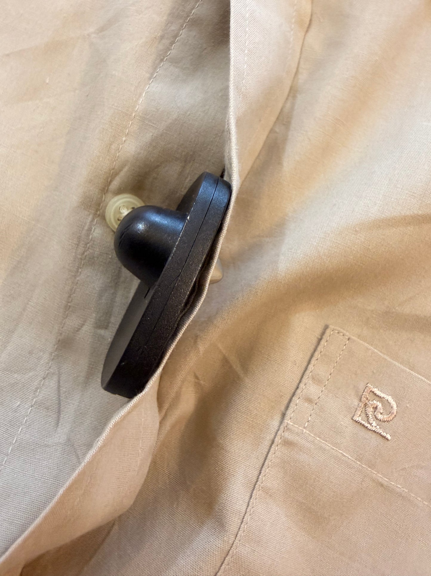Chemise Pierre Cardin Beige Manches Longues – Neuve avec Étiquette – Taille L (16½)