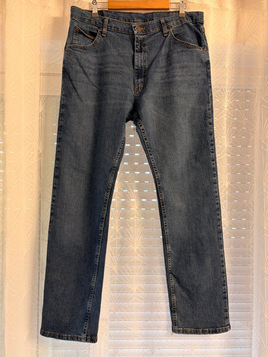 Jean Wrangler Authentics Flex Regular Straight Bleu Moyen Délavage Classique 88% Coton 12% Polyester Spandex Stretch W38/L32 – Homme – Taille 48