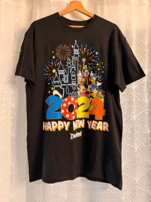 T-shirt Disneyland Resort Happy New Year 2024 Noir Collector – Taille L | Seconde Main