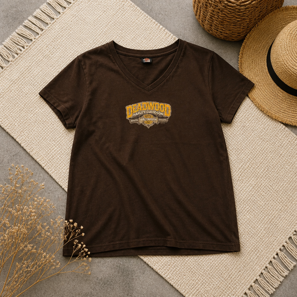 T-shirt Harley-Davidson col V 2022 Deadwood South Dakota marron chocolat 100% coton logo poitrine et dos – Femme – Taille XL | Mode Seconde