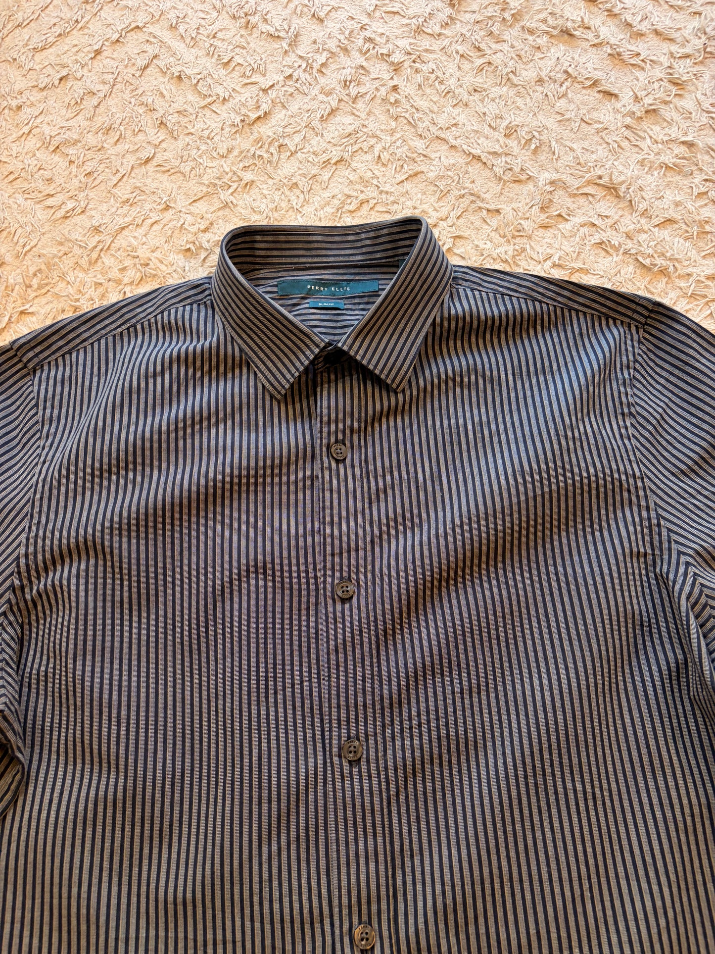 Chemise Perry Ellis Slim Fit Rayures Fines Bleu Marine/Gris Anthracite/Beige Doré 100% Coton Manches Longues – Homme – Taille M