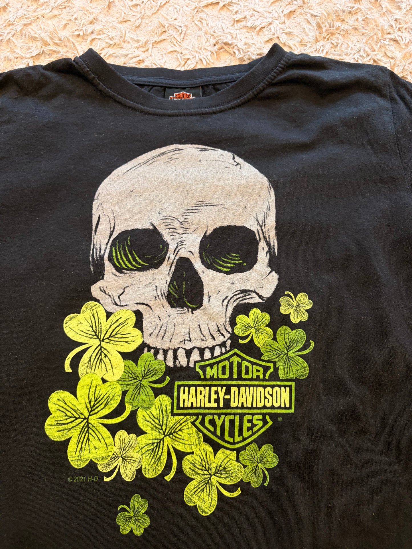T-shirt Manches Longues Harley-Davidson 2022 Mt. Rainier Seattle Washington Noir Vert Fluo Crâne Trèfles Passes-Pouces 95% Coton Stretch – Femme – Taille M