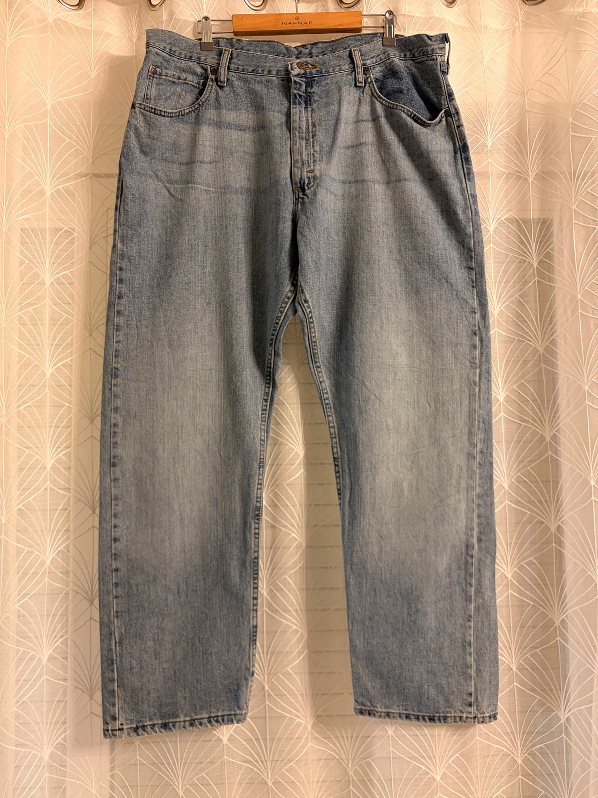 Jean Wrangler Premium Quality Relaxed Fit Bleu Clair Délavé 100% Coton W40/L30 (FR 48-50) – Homme Grande Taille – Très Bon état