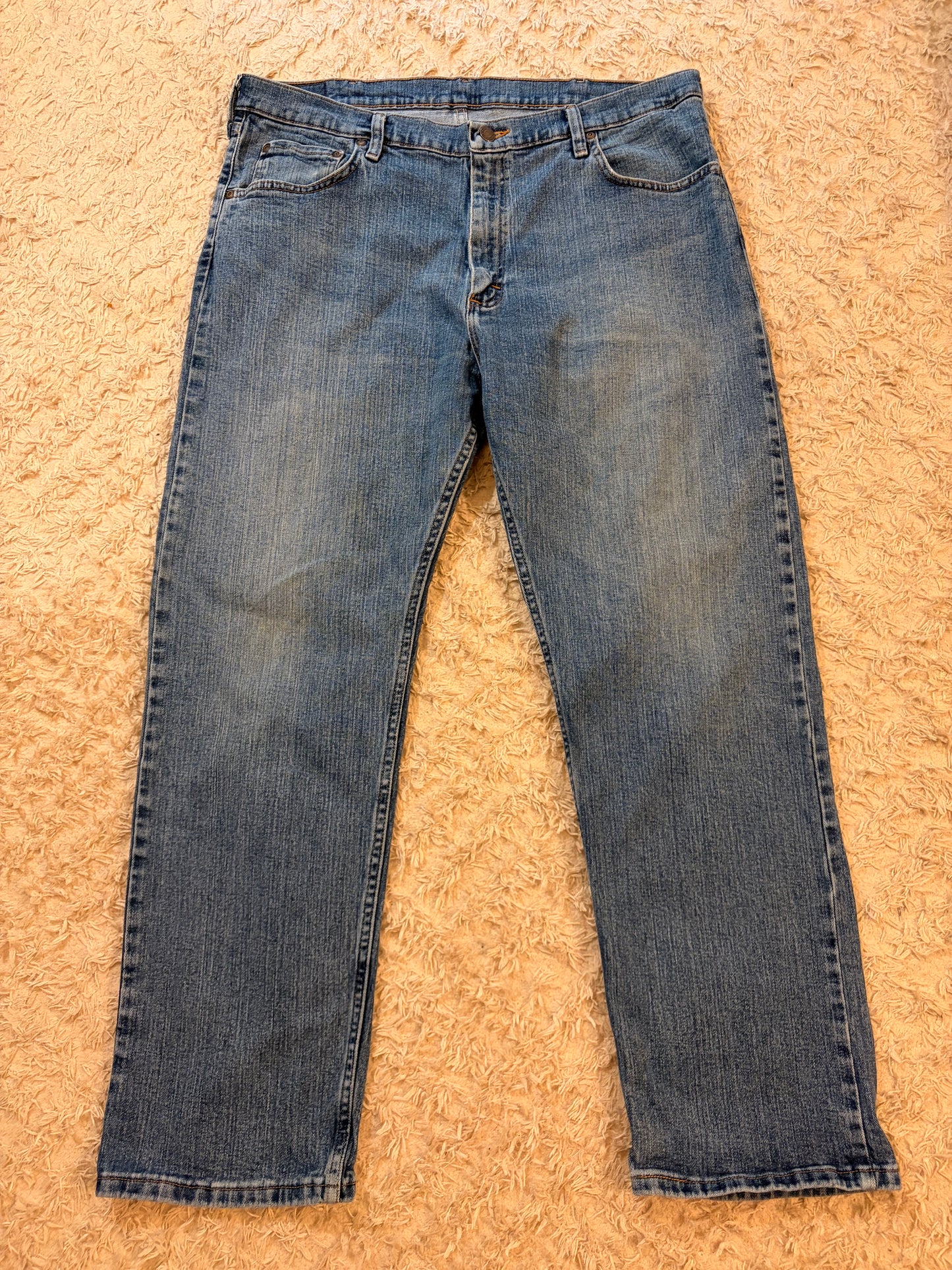 Jean Wrangler Authentics Regular Fit Bleu Stonewash W38/L29 99% Coton 1% Élasthanne Denim Stretch – Homme