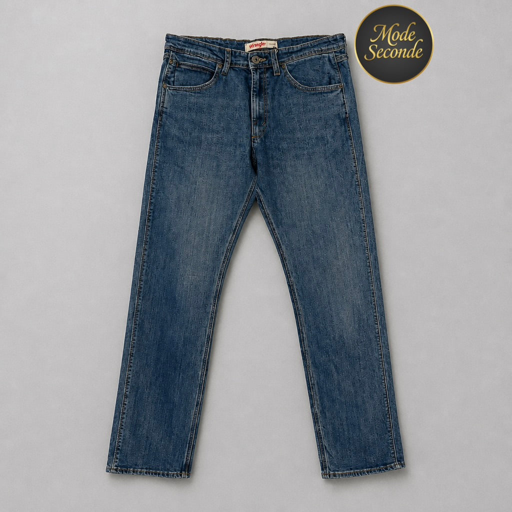 Jean Wrangler Regular Fit bleu moyen délavage naturel 98% coton 2% élasthanne stretch W34/L32 – Homme – Taille 44 | Mode Seconde
