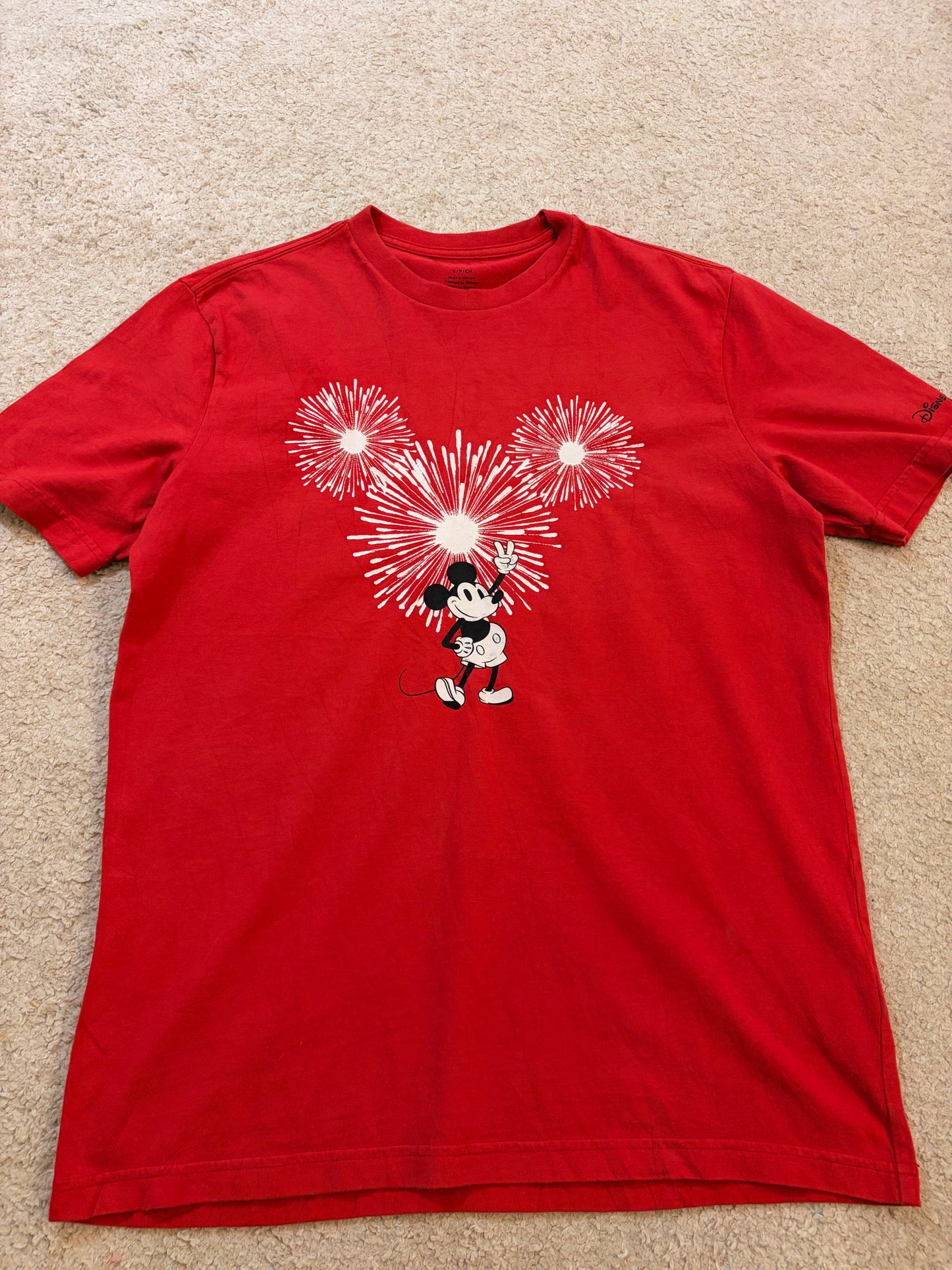T-shirt Disney x American Eagle Mickey Feux d’Artifice Rouge – Taille S