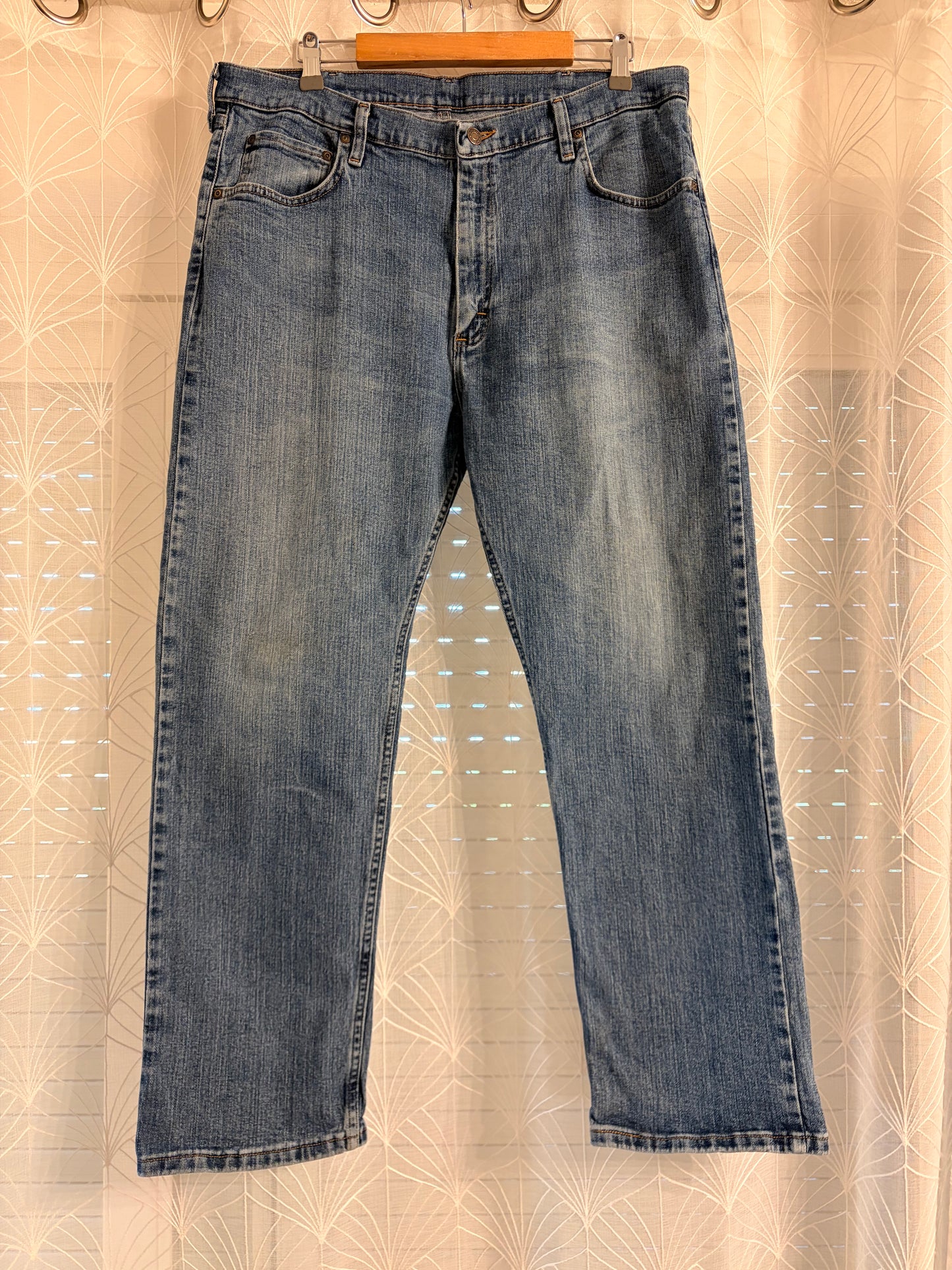 Jean Wrangler Authentics Regular Fit Bleu Stonewash W38/L29 99% Coton 1% Élasthanne Denim Stretch – Homme