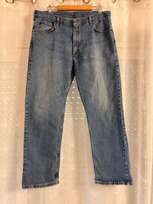 Jean Wrangler Authentics Regular Fit Bleu Stonewash W38/L29 99% Coton 1% Élasthanne Denim Stretch – Homme