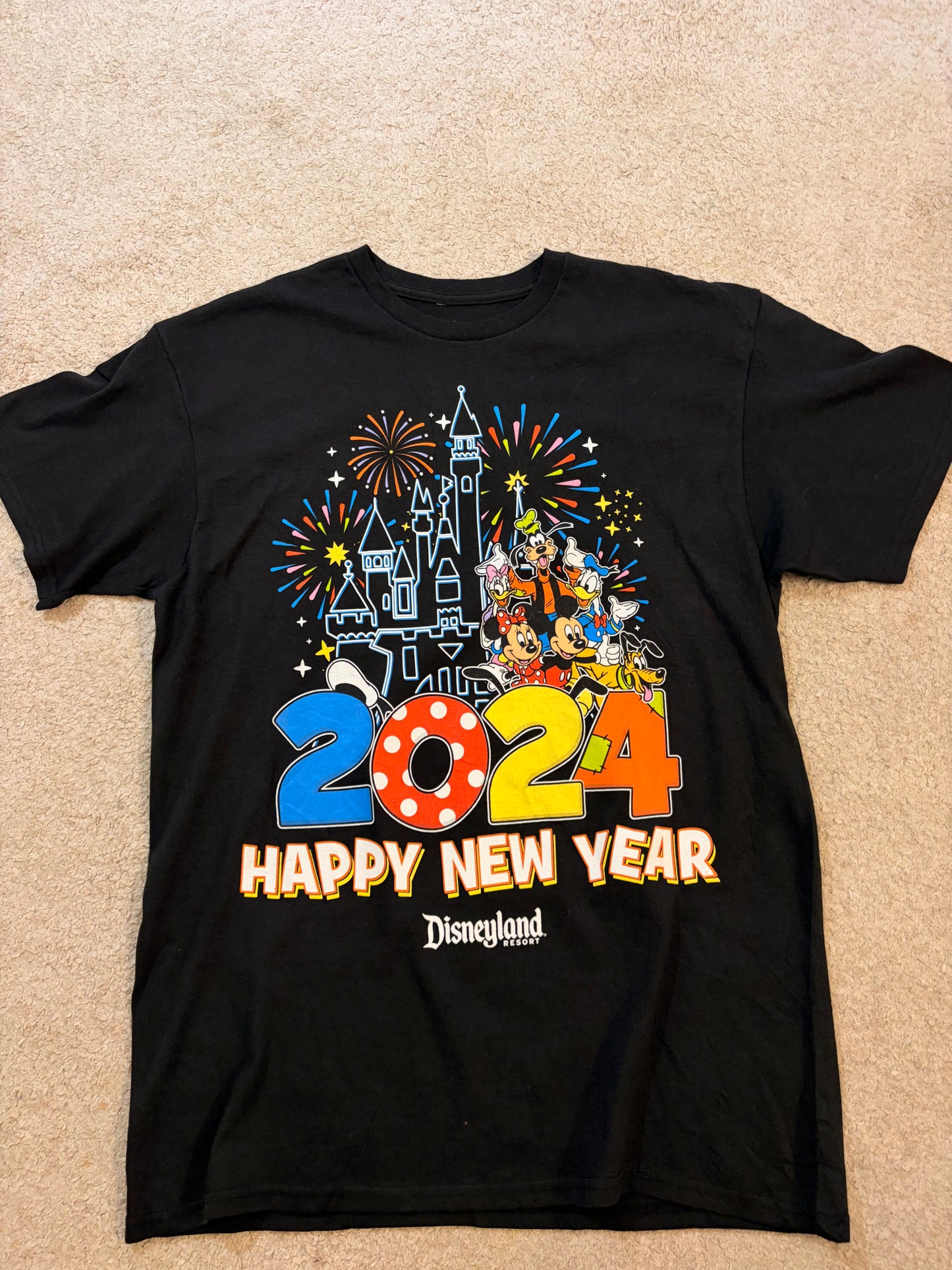 T-shirt Disneyland Resort Happy New Year 2024 Noir Collector – Taille L | Seconde Main
