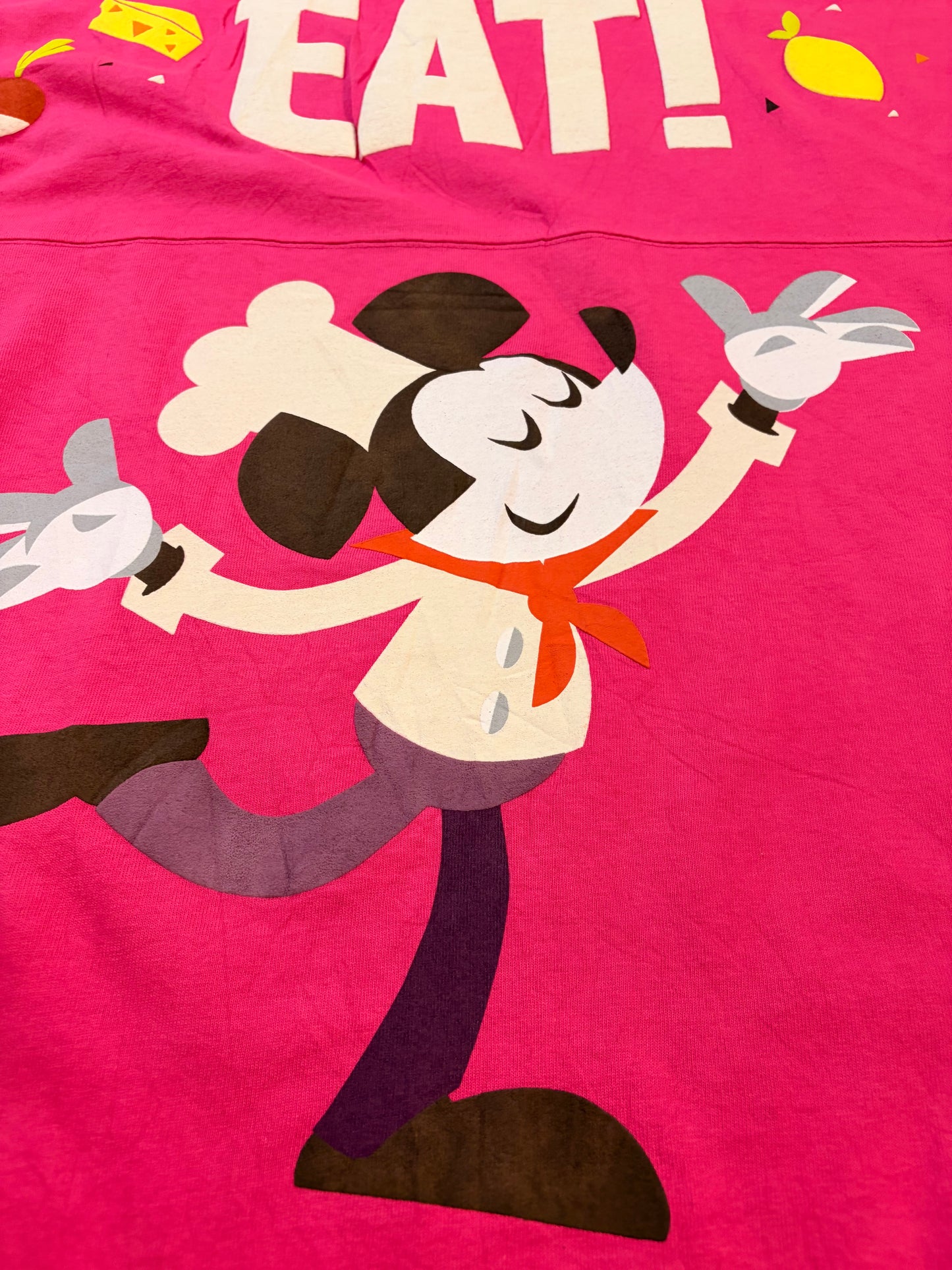 Spirit Jersey Disney Parks EPCOT Food & Wine Festival Mickey Chef Rose Fuchsia – Oversize – Taille M