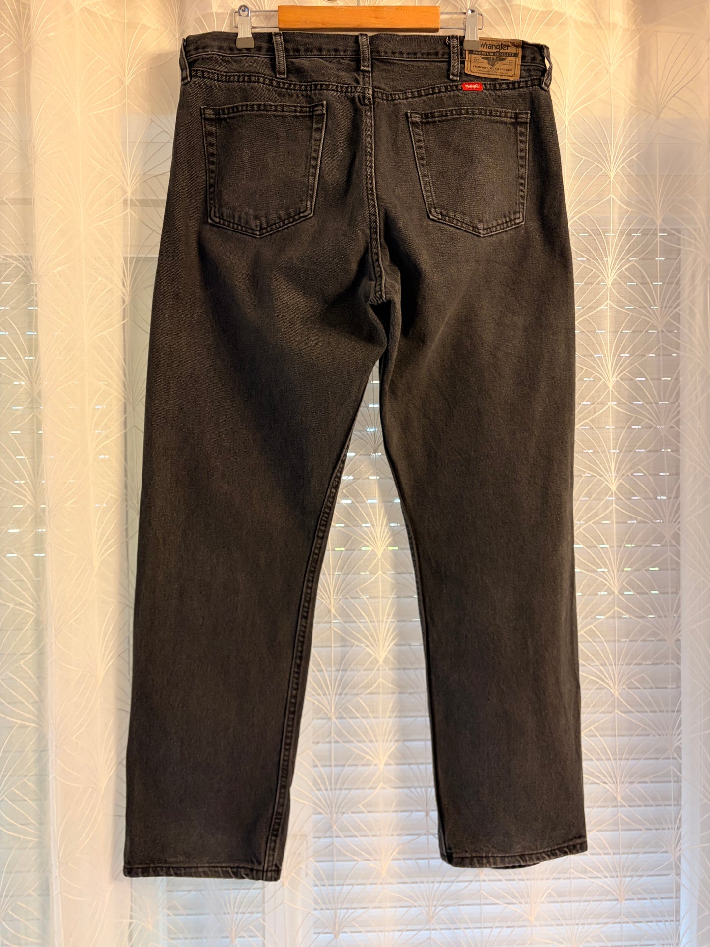 Jean Wrangler Premium Quality Comfort Guaranteed Noir Délavé Anthracite Faded Black 100% Coton W38/L32 – Homme – Taille 48