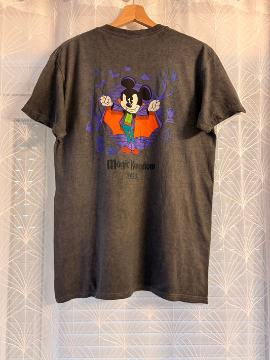 T-shirt Disney Halloween Magic Kingdom 2023 Mickey Vampire – Gris Anthracite – Taille M