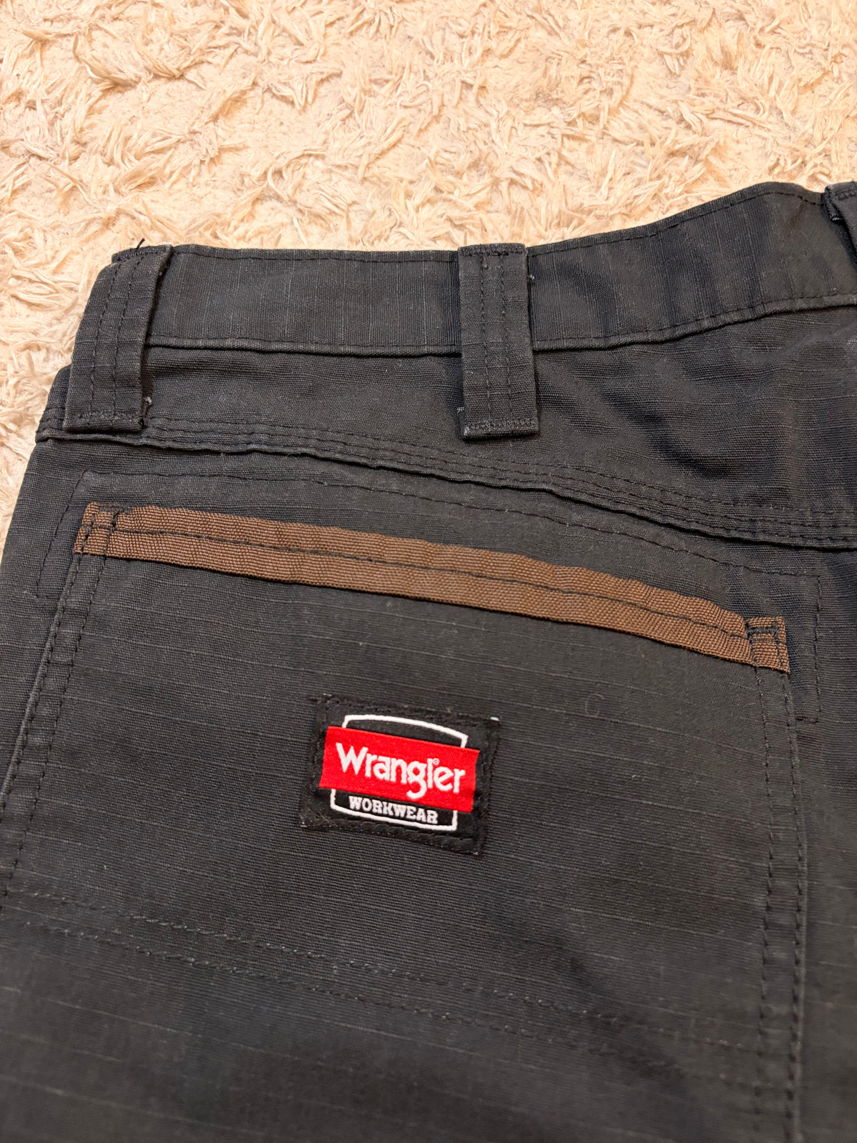 Pantalon Cargo Wrangler RIGGS Workwear 100% Coton Ripstop Noir W34/L32 (FR 44) – Homme – Très Bon état