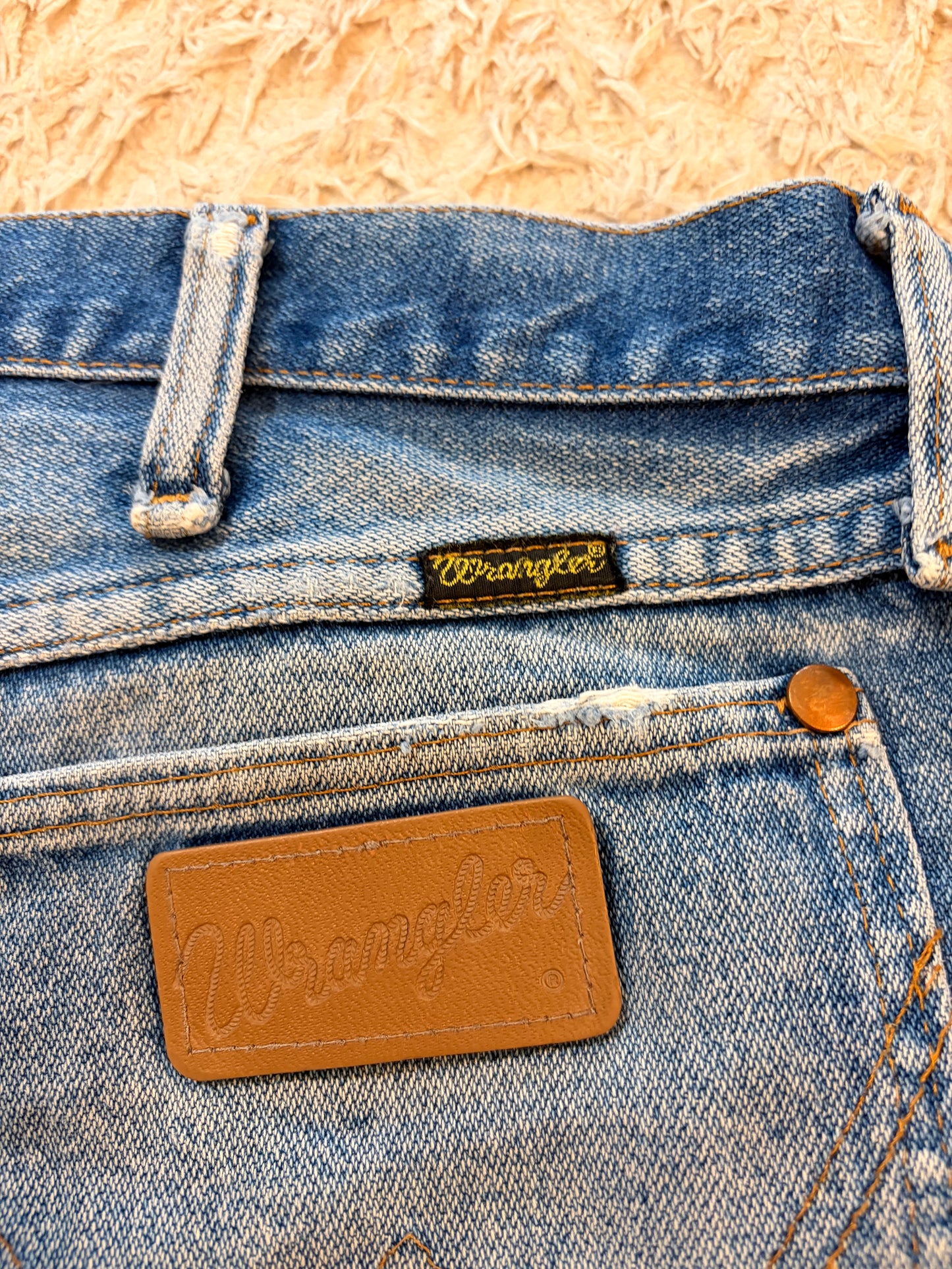 Jean Wrangler 946DEN Regular Fit Bleu Stonewash Light Blue 100% Coton Denim Lourd Patine Vintage W38/L30 – Homme