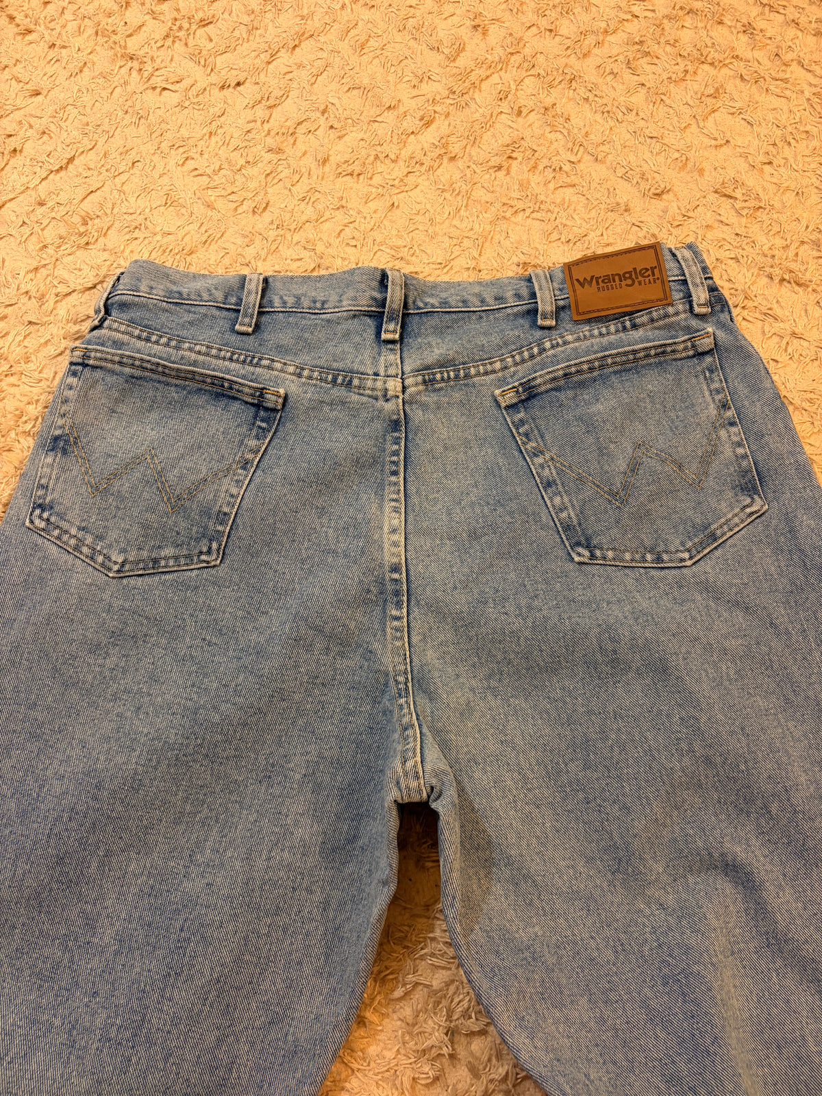 Jean Wrangler Rugged Wear Bleu Clair Délavé 100% Coton Regular Fit W40/L34 (FR 48-50 Grande Taille Longue) – Homme – Très Bon état