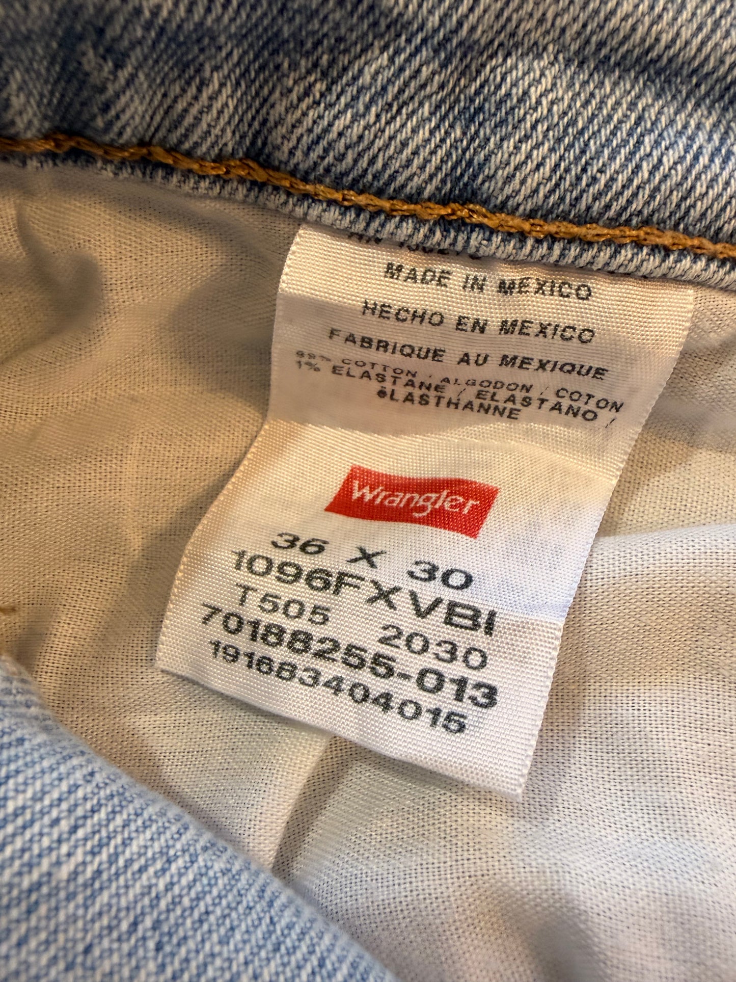 Jean Wrangler Premium Quality Comfort Guaranteed Bleu Clair Délavé Light Wash 99% Coton 1% Élasthanne W36/L30 – Homme – Taille 46