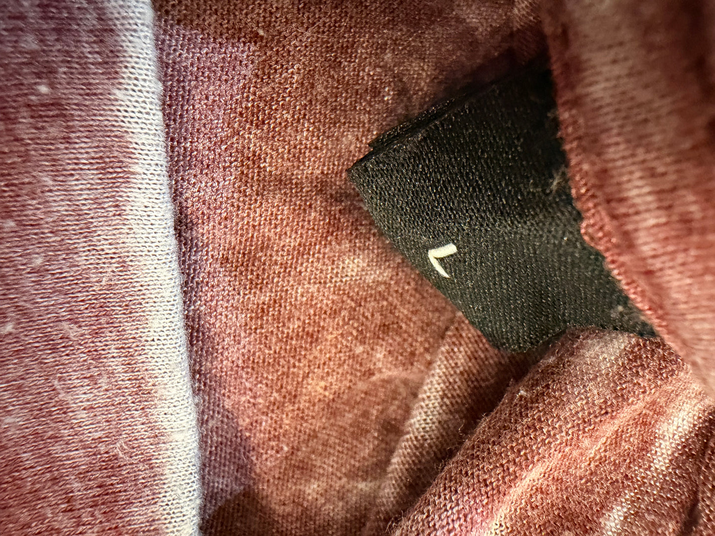 T-shirt Harley-Davidson MotorClothes Col Tunisien Boutoné Acid Wash Pourpre/Bordeaux Délavé Paillettes Dorées Freedom of the Road 1903 – Femme – Taille L